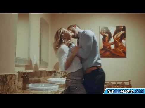 ❤️ Kun povekas blondi viettelee sinut julkisessa vessassa ❤️ Anaaliporno at us ❤